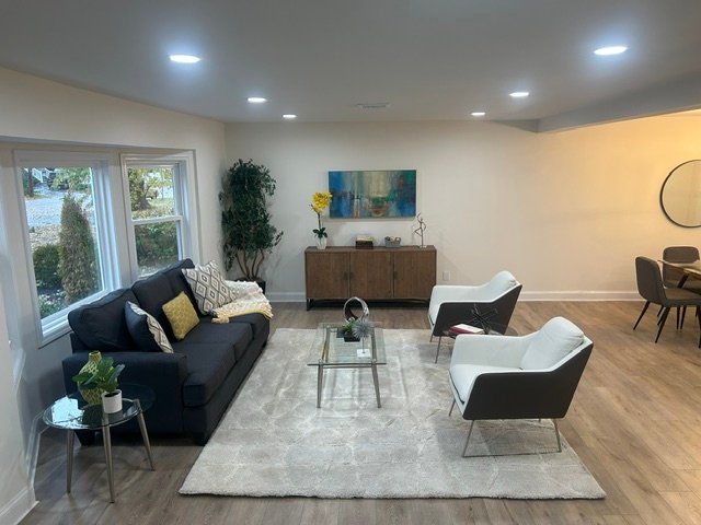
          Living area
          after home staging